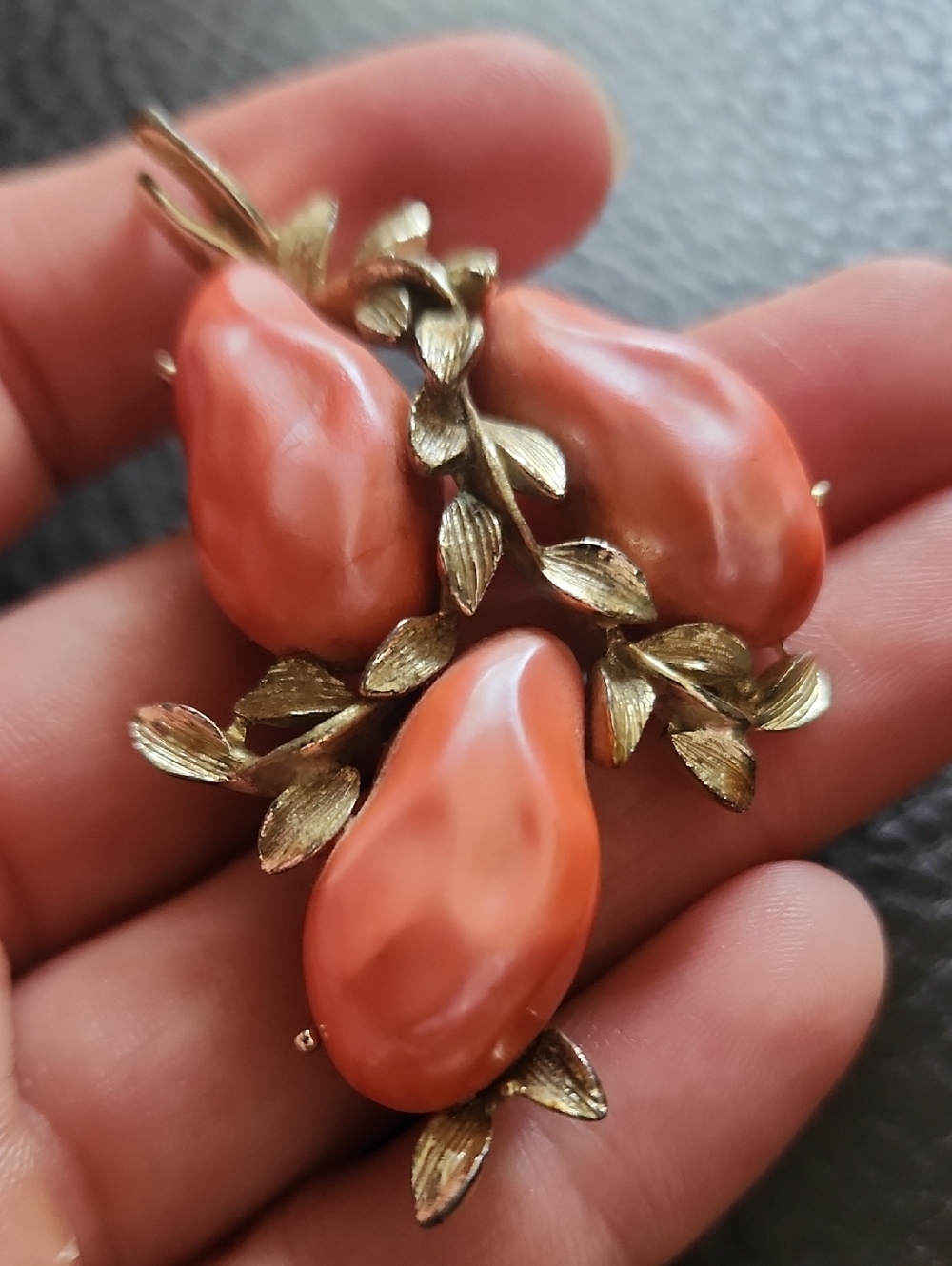 VTG BSK Coral Leaf Brooch - Gold Tone